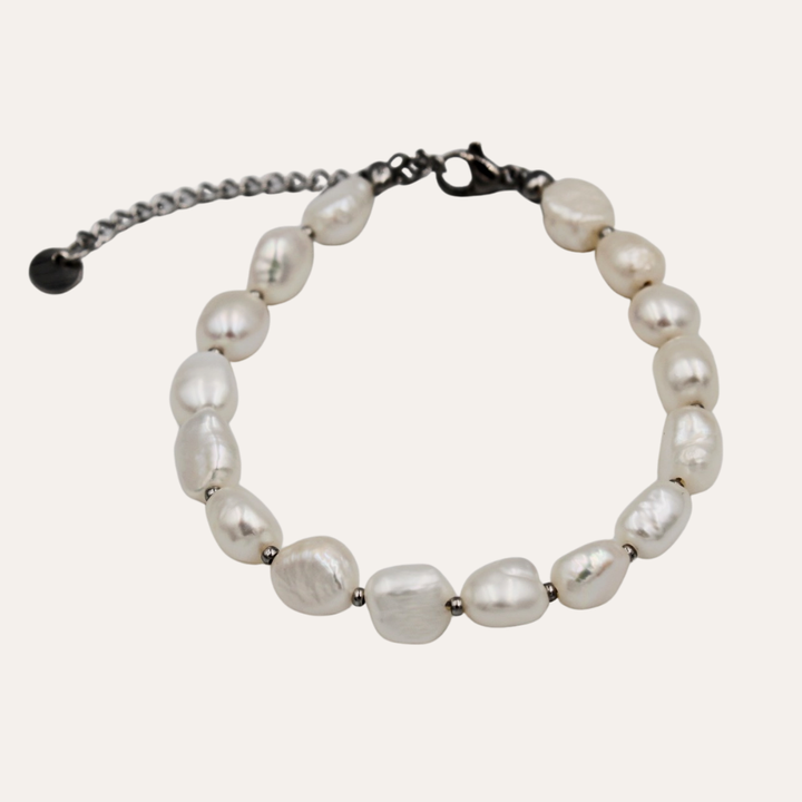 Detailed Pearl Bracelet