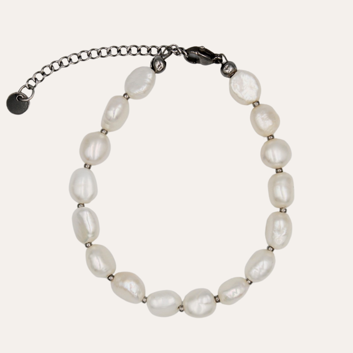 Detailed Pearl Bracelet